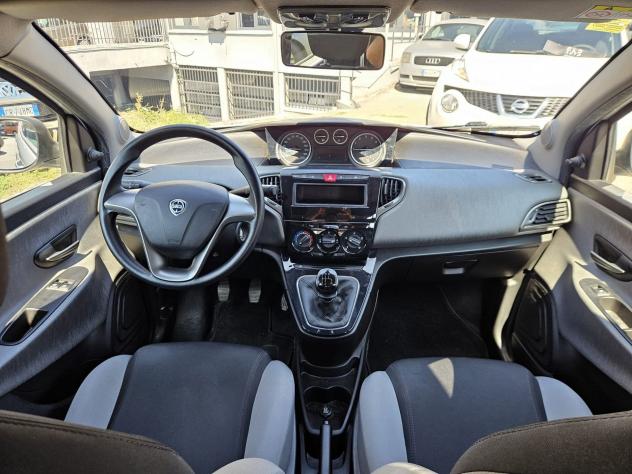Lancia Ypsilon 1.2 69 cv Silver - Foto 9