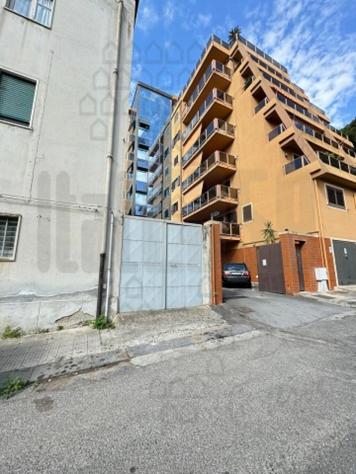 IMMOBILE COMMERCIALE di 2 vani e di 130 mq (MESSINA) rif. 2VS17227