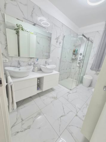 Elegante soluzione indipendente ristrutturata e arredata con due corti private - Foto 2