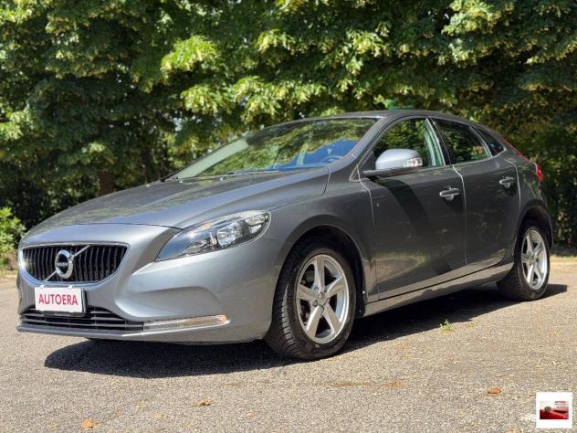 VOLVO - V40 - D2 R-design Momentum