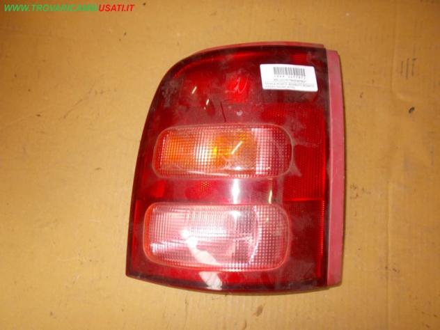 FANALE POST.D. BOMBATO ROSATO NISSAN MICRA (K11E)  Parti elettriche  Fanaleria  Fanali  Fanale post. dx.