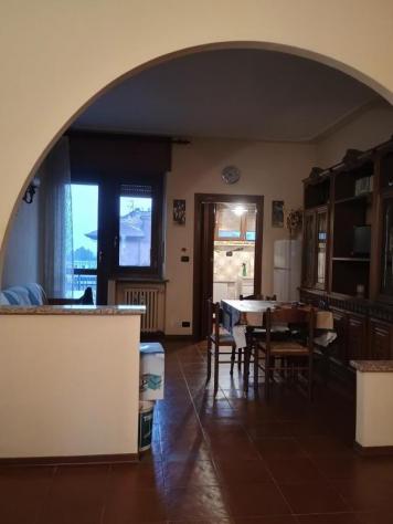 La posizione strategica dell’immobile permette ottimi collegamenti con il centro città grazie ai mezzi pubblici nelle vicinanze; - Foto 2