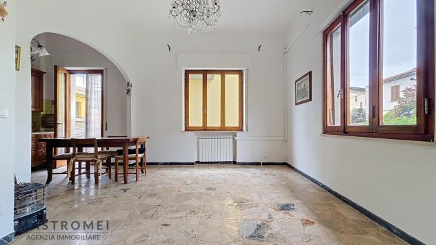 APPARTAMENTO di 5 vani e di 94 mq (ALTOPASCIO) rif. 3566