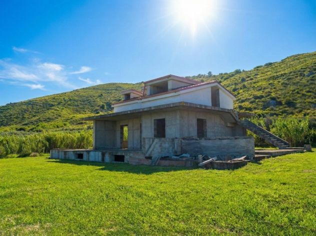 VILLA PANORAMICA ALLO STATO GREZZO CON TERRENO DI 3.800 MQ CIRCA - -RIF. V2508 - Foto 8