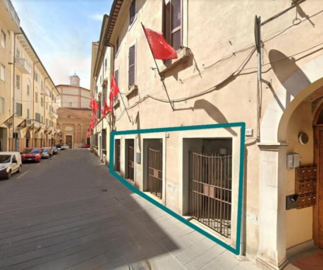 Immobile in asta di 320 m² con più di 5 locali in vendita a Foligno