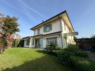 Villa in affitto a Forte dei Marmi 220 mq  Rif: 1252816