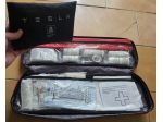 Propongo Kit di Sicurezza Stradale originale Tesla dotazione ufficiale originale