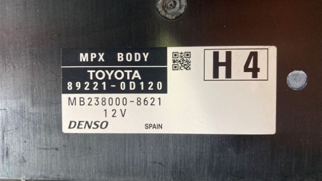 Body computer Toyota Yaris Hybrid del 2014 (89221-0D120) - Foto 3