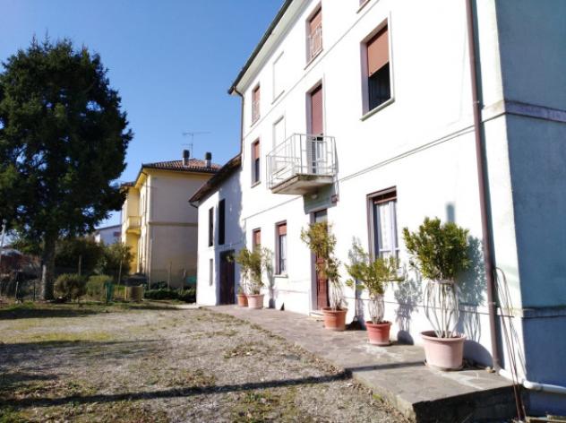Rustico / Casale di 360 m² con più di 5 locali in vendita a Rovescala