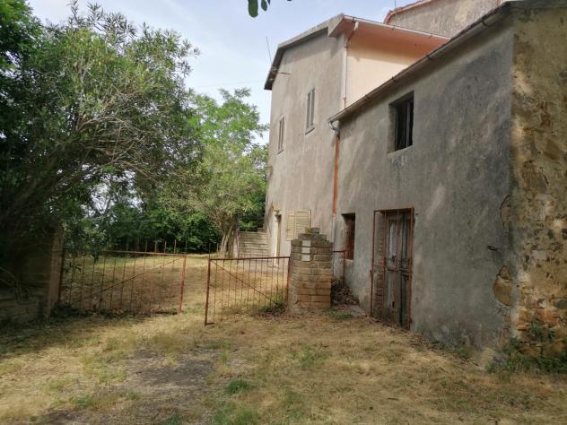 Nella campagna del comune di Sorano, precisamente nella frazione di Montebuono, vendiamo immobile con magazzini vari per un totale di 110mq e piccolo - Foto 2