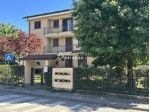 BESANA IN BRIANZA: IN VENDITA TRE LOCALI DOPPI SERVIZI