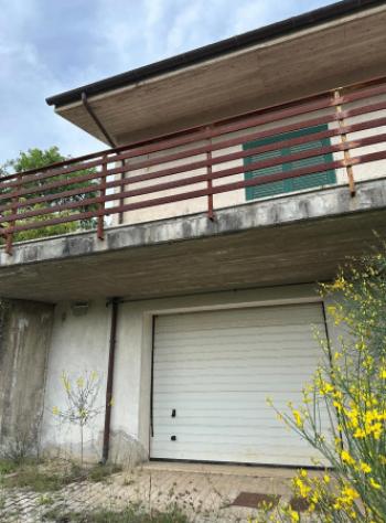 Immobile in asta di 167 m² con più di 5 locali e box auto in vendita a Pignola - Foto 2