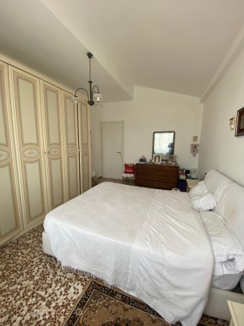 Travedona Monate - ampio trilocale con balconi e cantina - Foto 9