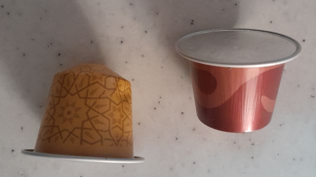 Macchina De Longhi Nespresso Inissia EN 80-B. perde acqua ma e funzionante compl - Foto 2