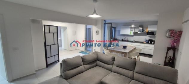 LUNGOMARE DANTE ALIGHIERI - Fronte Spiaggia - 100 mq, 3 vani oltre accessori. Residence esclusivo con piscina. Euro 130mila