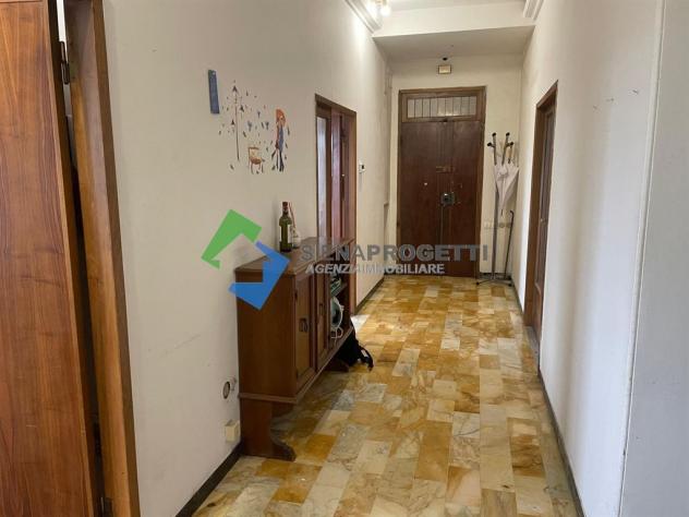 Viale Mazzini, grande appartamento con ingresso al piano terreno con posto auto e terrazzo esclusivo. . - Foto 2
