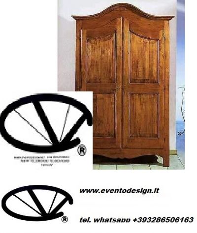 Armadio 2 porte cornice curva, zoccolo sagomato e ante specchiettate. L.125 P.6