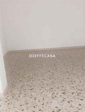 A2022 - In affitto Locale comm. in centro - Foto 2