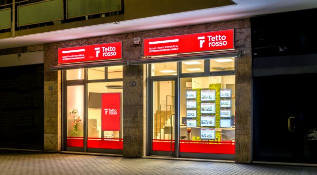 Agente Immobiliare Tetto rosso