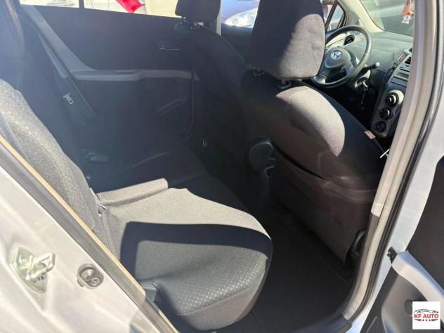 TOYOTA - Yaris 5p 1.3 automatica - Foto 10