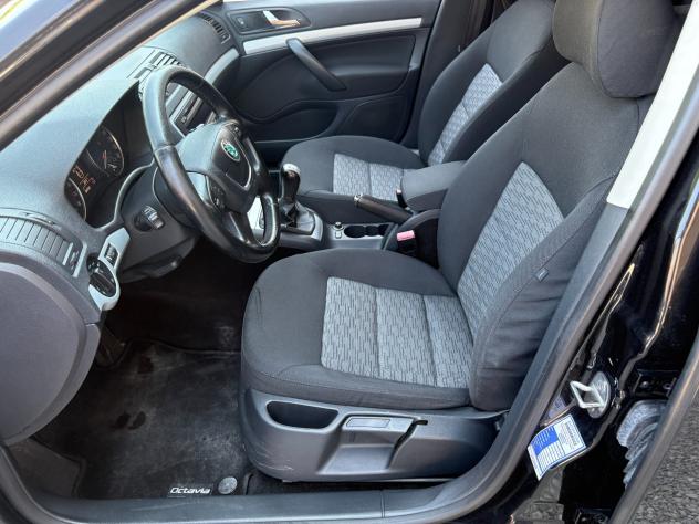 Skoda Octavia 1.6 TDI - 105CV - 4x4 - Foto 9