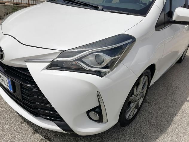 Toyota Yaris 1.4 D 90cv 5 porte LOUNGE 12/2017 - Foto 9