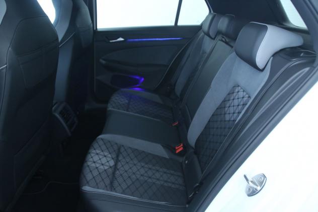 Volkswagen Golf 1.5 eTSI EVO ACT 130 cv R-Line DSG / "Black Style" - Fari IQ.Light - LED Performance - Sedili riscaldabili - Sedili sportivi R-line - Foto 8