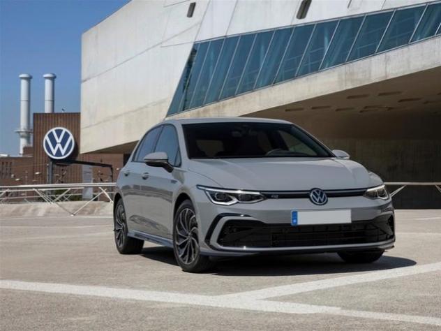 VOLKSWAGEN Golf 1.0 eTSI EVO DSG Life rif. 23995468