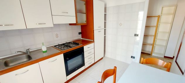 AFFITTASI TRILOCALE CON 3 STANZE PER INTERO APPARTAMENTO O PER SINGOLA STANZA - Foto 9