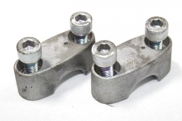 RISER SUPPORTI MANUBRIO SUZUKI BURGMAN 650 EXECUTIVE 2006 - 2012 5621110G00 UPPER HANDLEBAR HOLDER