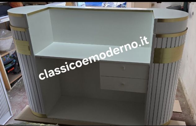 Bancone reception ovale cannettato bianco strisce oro su misura con spedizione - Foto 2
