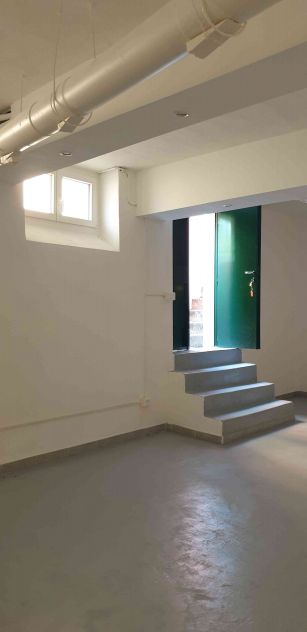 affittasi magazzino ristrutturato, finestrato accesso autonomo - Foto 2