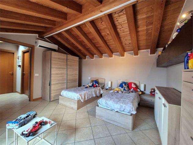 V005483 - Recente appartamento su due livelli con terrazzo solarium e doppi garage - Foto 15