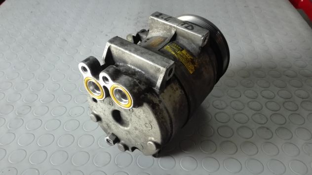 Compressore climatizzatore Volvo XC70 2.4D5 del 2006 (30742206) - Foto 4