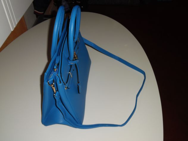 UNA BORSA NUOVA GRANDE DA DONNA CON TRACOLLA REMOVIBILE E REGOLABILE IN ECO PELL - Foto 4