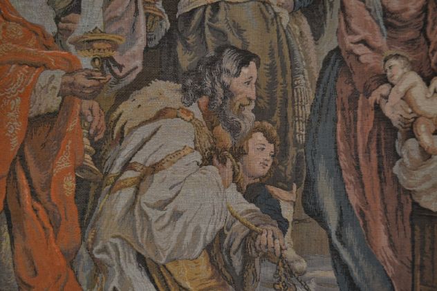 Arazzo del XX secolo raffigurante ” Adorazione dei Magi “ - Foto 8