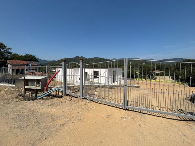 VENDESI VILLA INDIPENDENTE DI NUOVA COSTRUZIONE CON GIARDINO MAGAZZINO E BOX - Foto 9