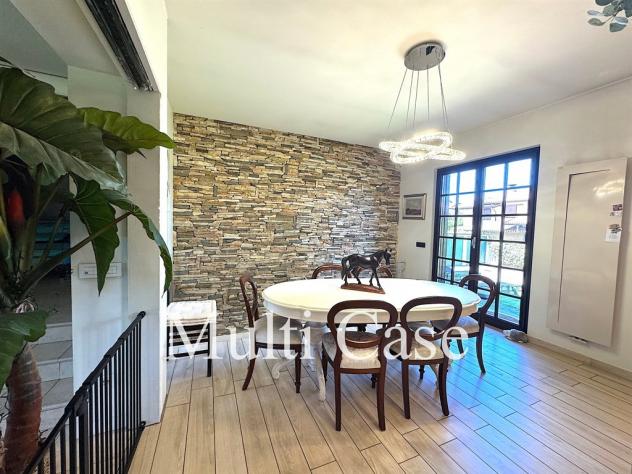 ESCLUSIVA VILLA SINGOLA CON PARCO PRIVATO DI OLTRE 2.100 MQ – CISLAGO (VA) - Foto 11