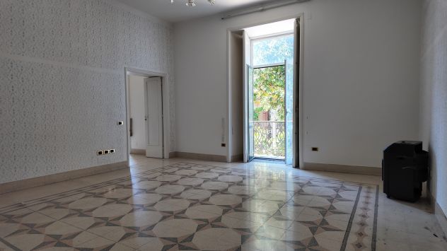PRESTIGIOSO APPARTAMENTO NEL CUORE DI SALERNO - Foto 5