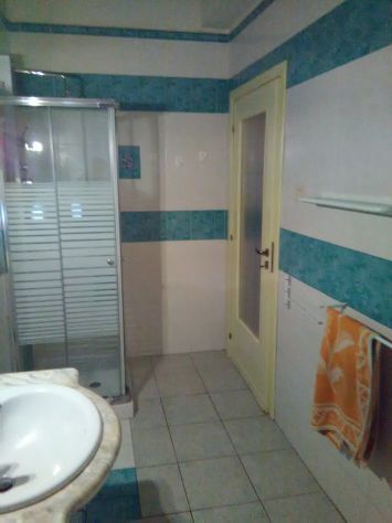 PER STUDENTI , LAVORATORI NON RESIDENTI APPARTAMENTO ARREDATO DI 150 MQ - Foto 4