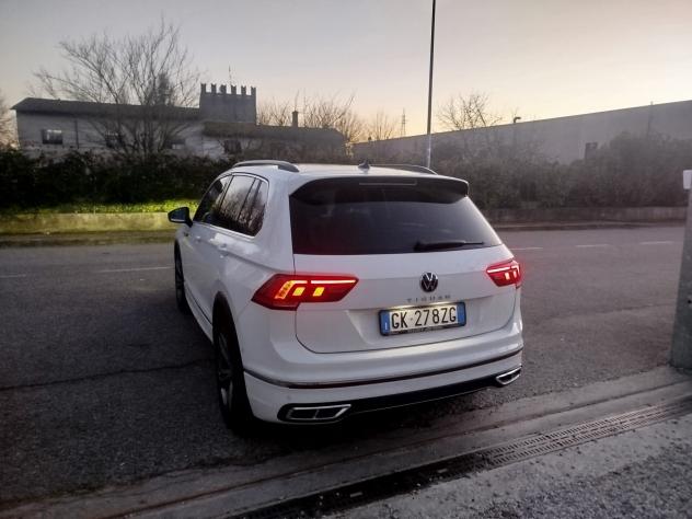 VW Tiguan 2.0 TDI 150 CV DSG R LINE - Foto 5