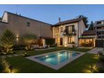Villa di 240 m² con 5 locali e box auto in vendita a Seregno
