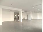 Ufficio open space con archivio