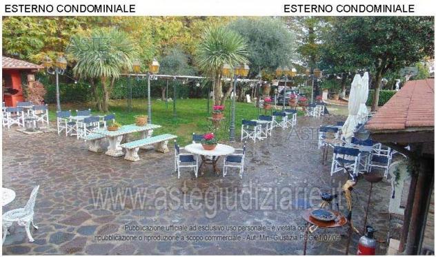IMMOBILI-IMMOBILE COMMERCIALE-Via Maremmana III, km 3+600