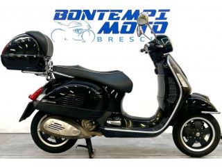 Vespa 300 GTS null