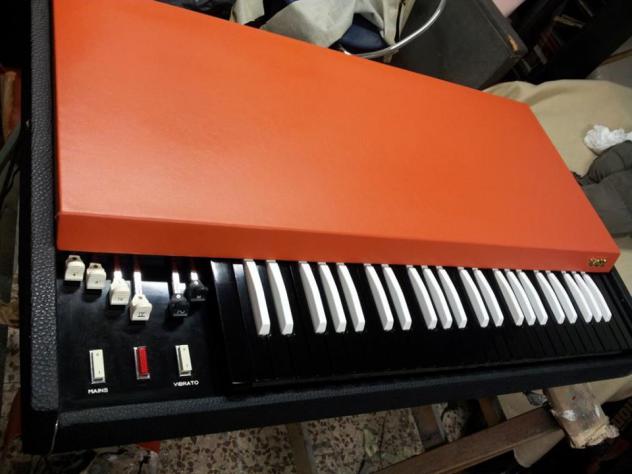 Offro Hammond - Farfisa e Synthesizers. Ritiro Pianoforte e Vecchi Synthesizer.