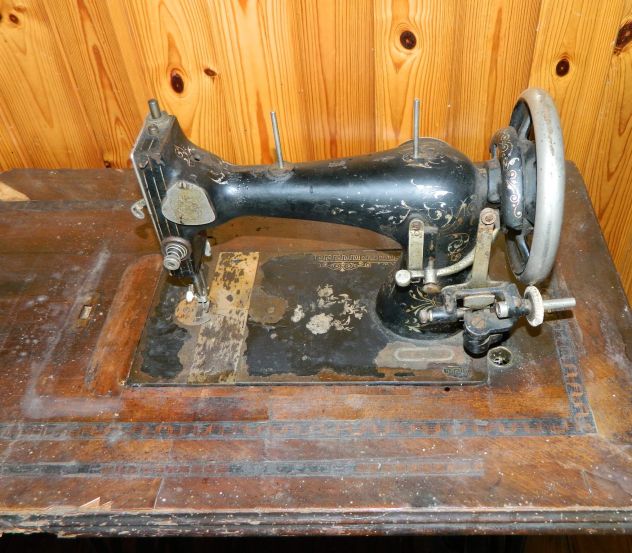 Macchina da cucire d’epoca a pedale - Foto 2