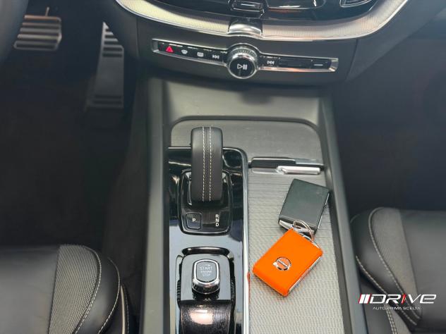 VOLVO XC60 (2017--) XC60 B4 (d) AWD Geartronic R-design - Foto 10