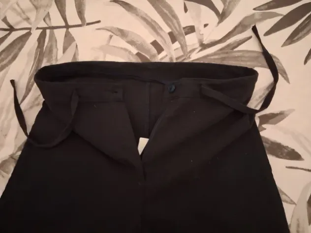 2 paia Pantaloni Donna Basic neri, elasticizzati, uno lungo e uno Pinocchietto - Foto 4