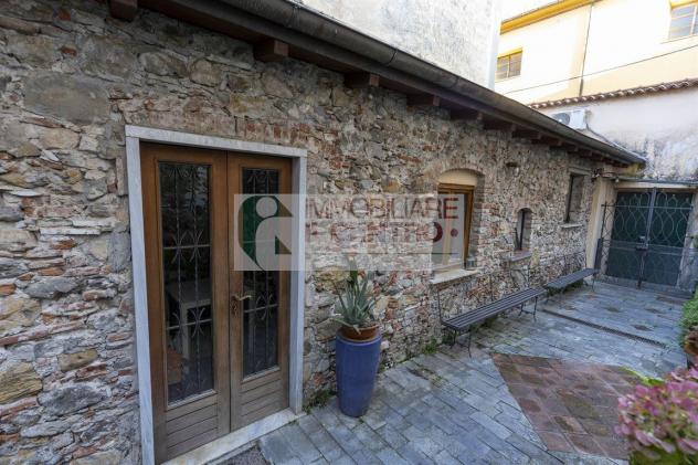 Palazzina in centro storico con giardino e garage - Foto 3